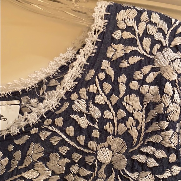 Embroidered Top - Picture 3 of 6
